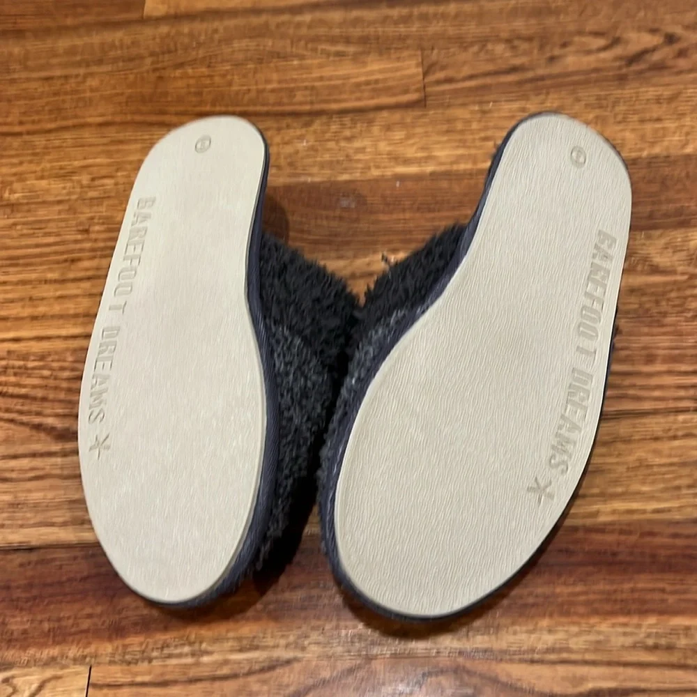 NWT Barefoot Dreams Slippers - Picture 3 of 4